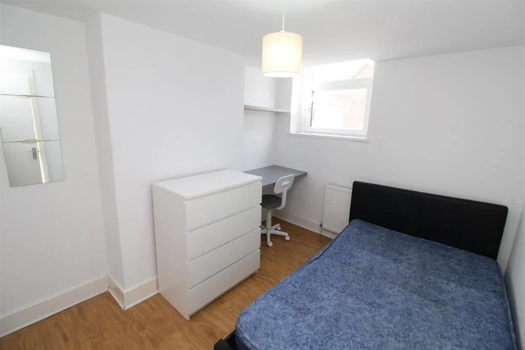 7 bedroom private hall for rent