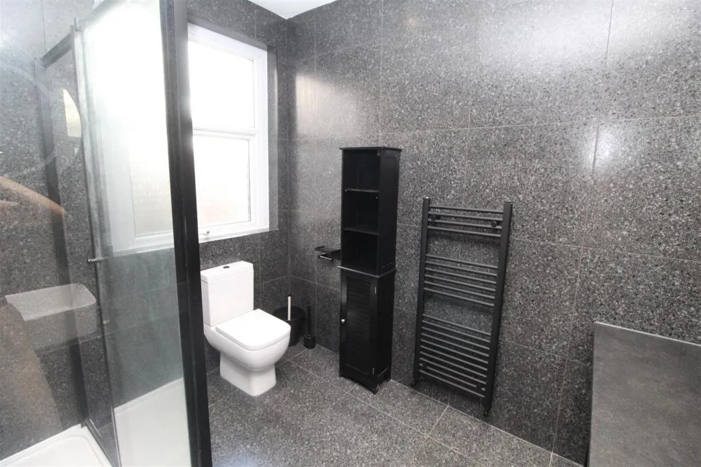 7 bedroom private hall for rent