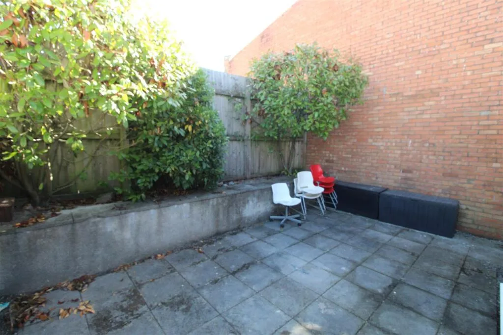 7 bedroom private hall for rent