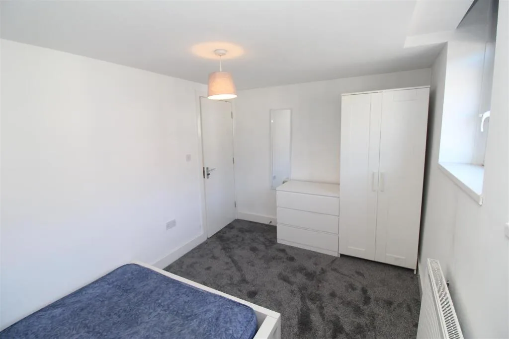 7 bedroom private hall for rent