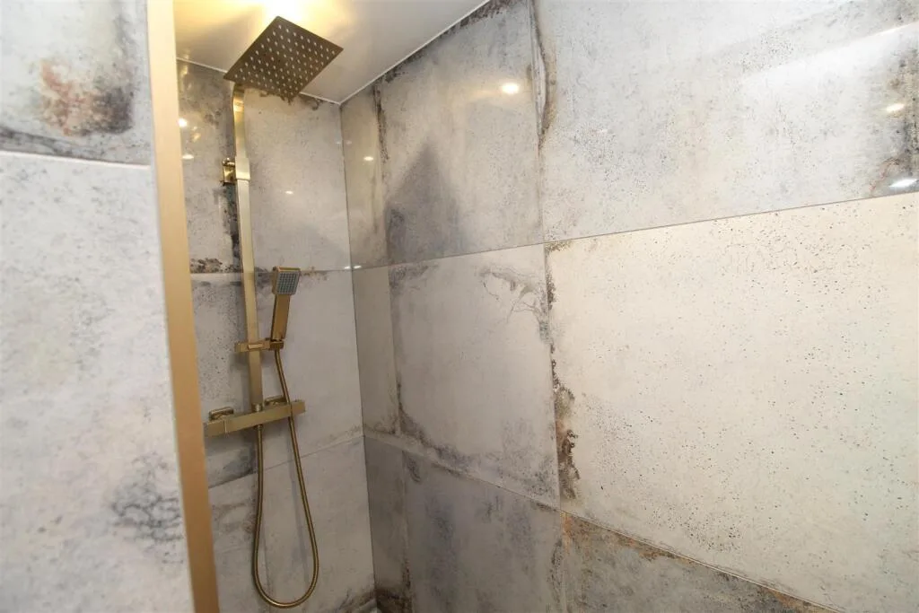 7 bedroom private hall for rent