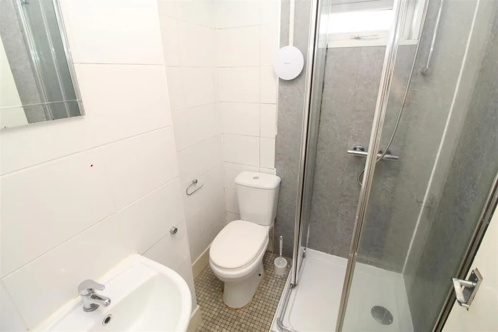 7 bedroom private hall for rent
