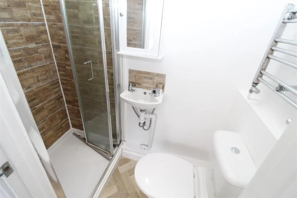 8 bedroom house for rent