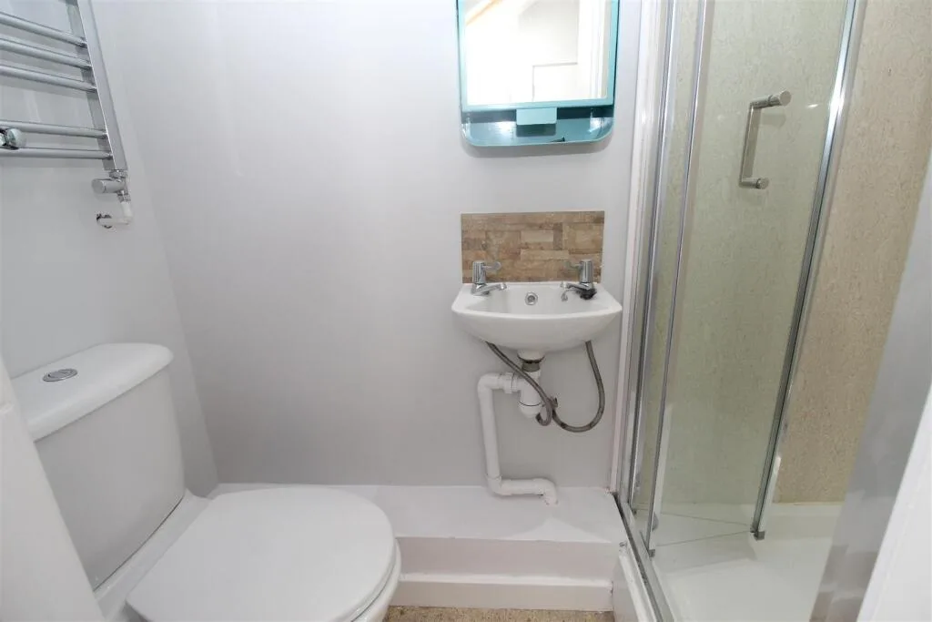 8 bedroom house for rent