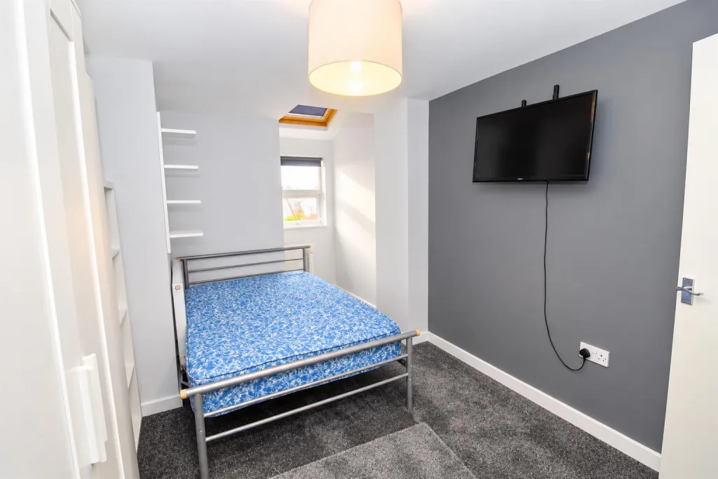 8 bedroom house for rent