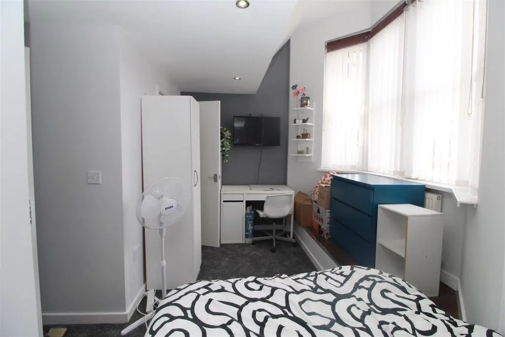 8 bedroom house for rent