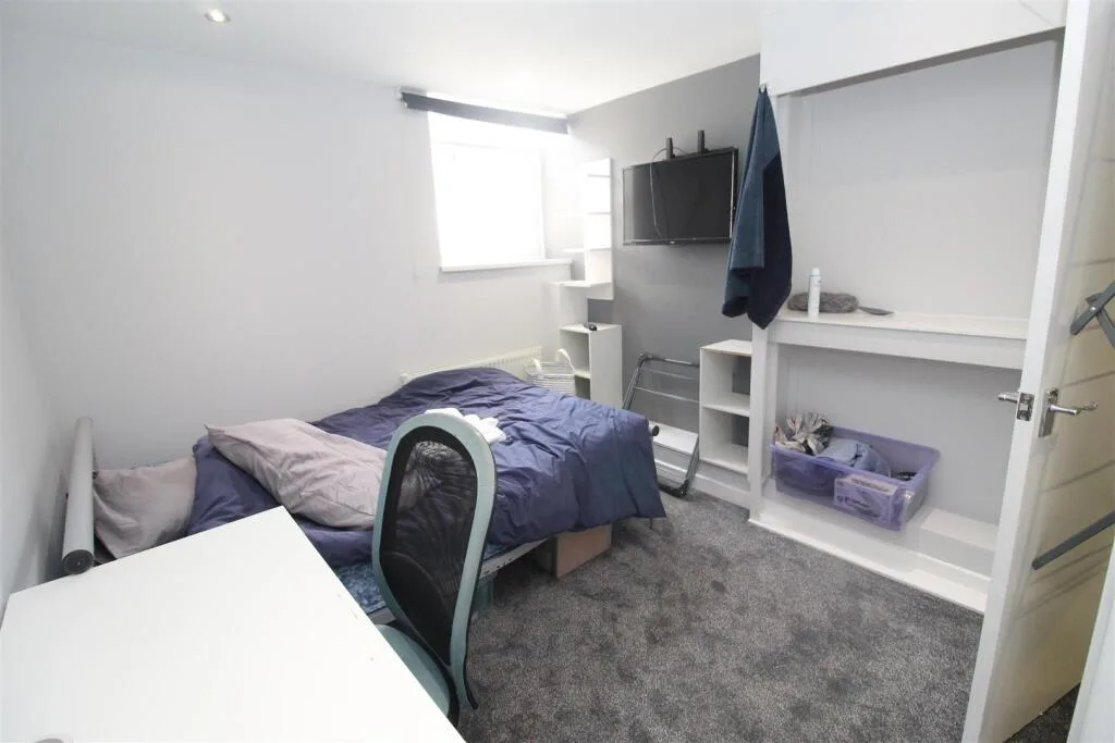 8 bedroom house for rent