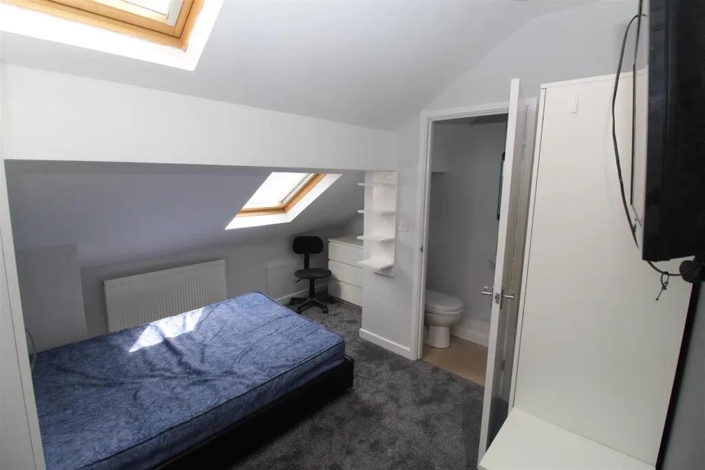 8 bedroom house for rent