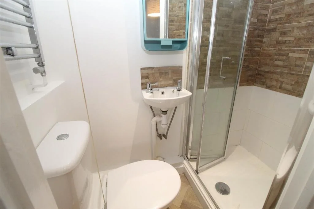 8 bedroom house for rent
