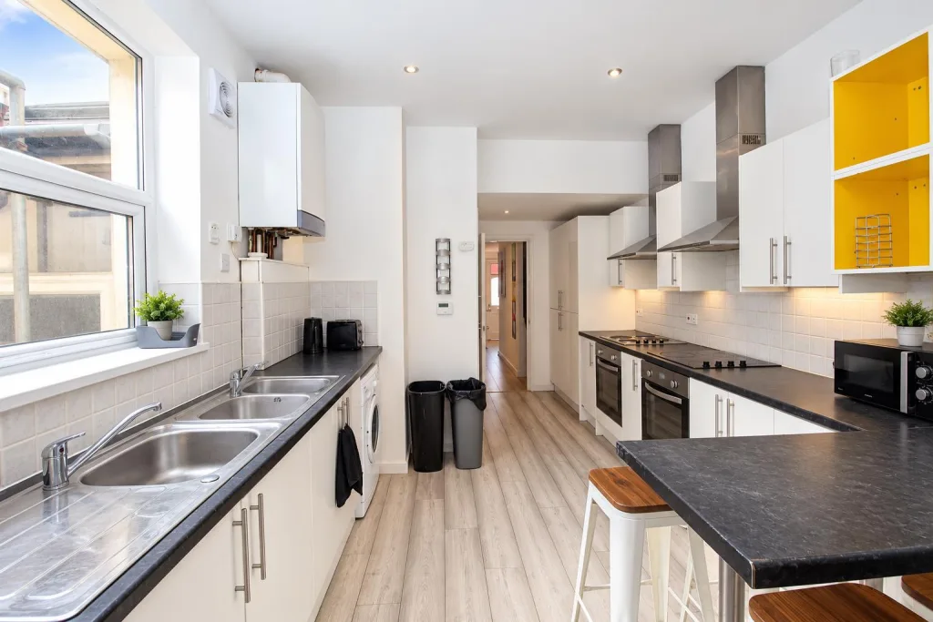 8 bedroom house for rent