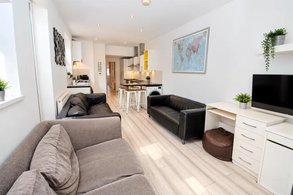 8 bedroom house for rent