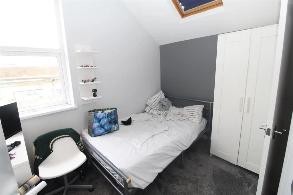 8 bedroom house for rent