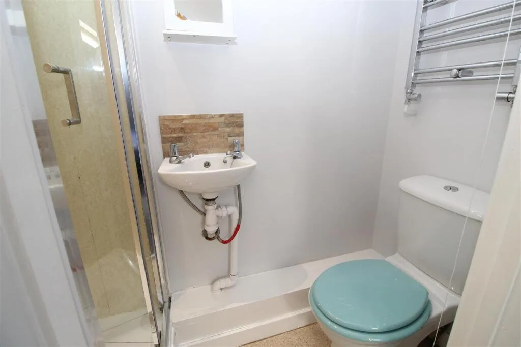 8 bedroom house for rent