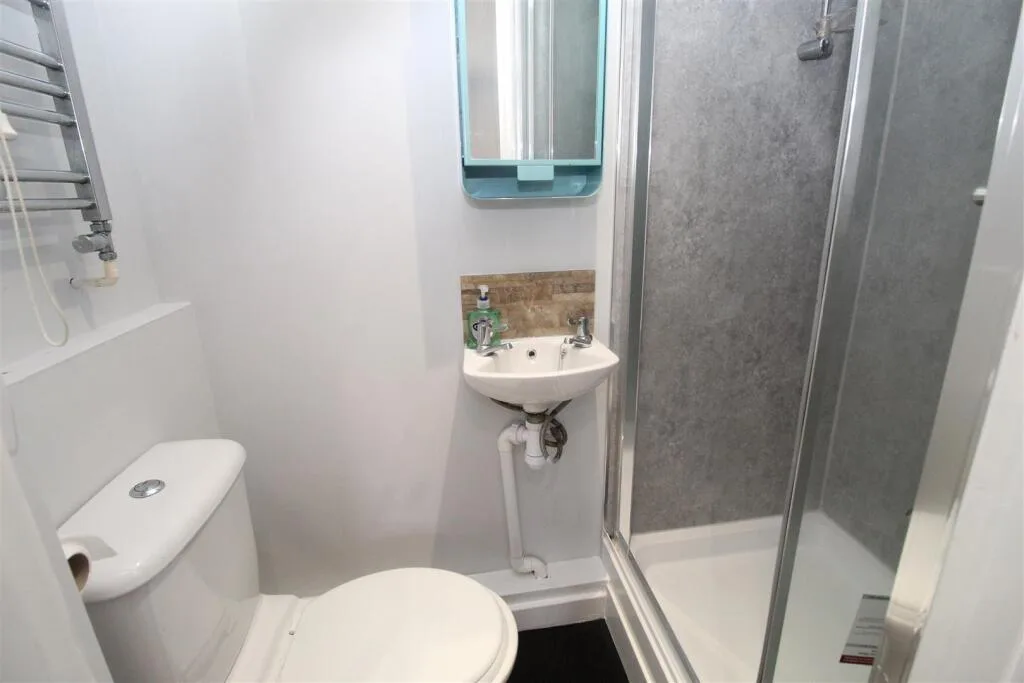 8 bedroom house for rent