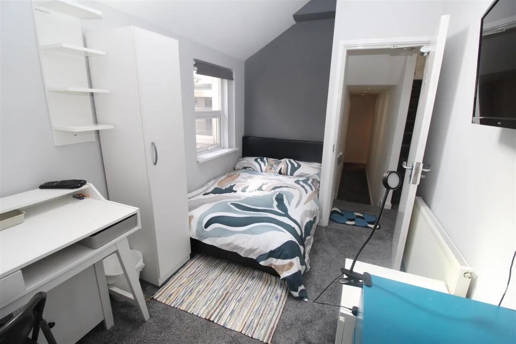 8 bedroom house for rent