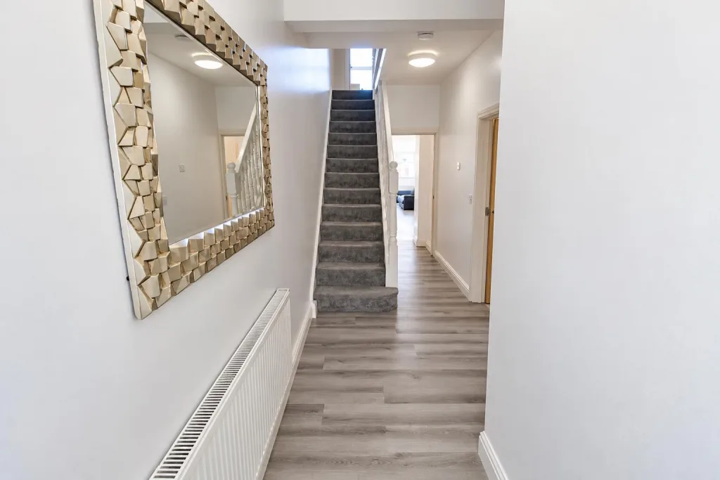 6 bedroom private hall for rent
