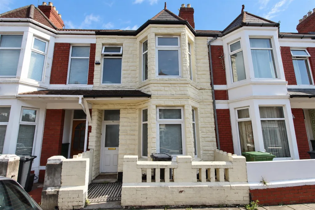 6 bedroom private hall for rent