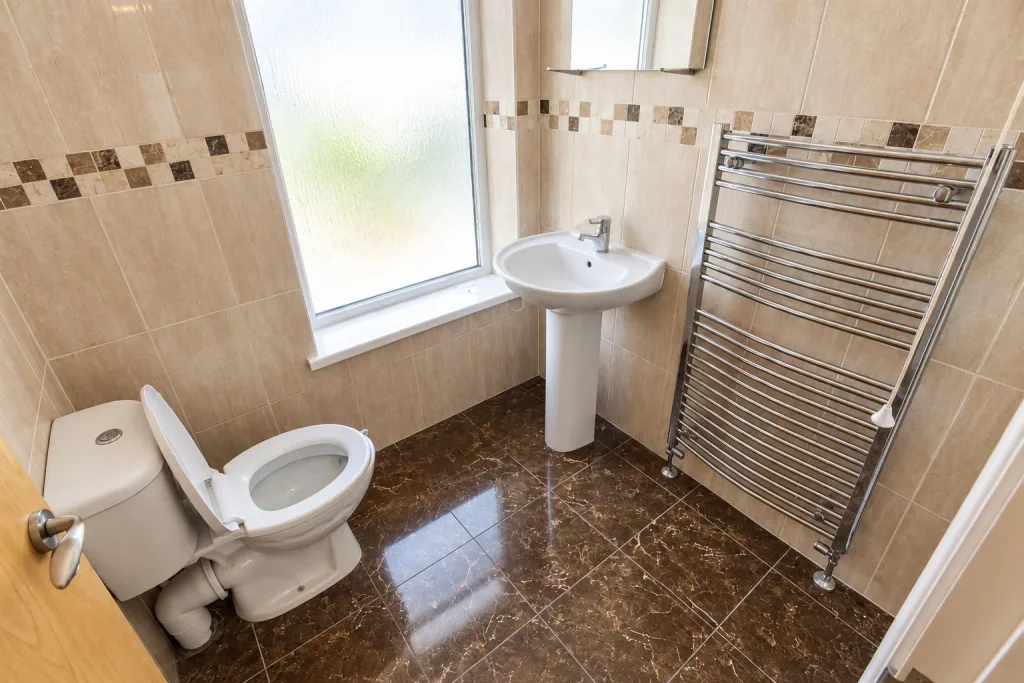 6 bedroom private hall for rent
