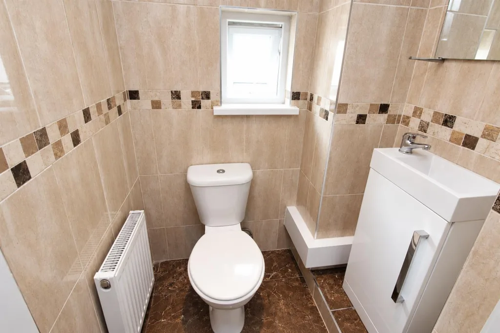 6 bedroom private hall for rent