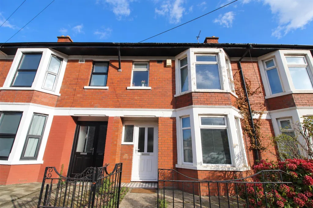7 bedroom private hall for rent