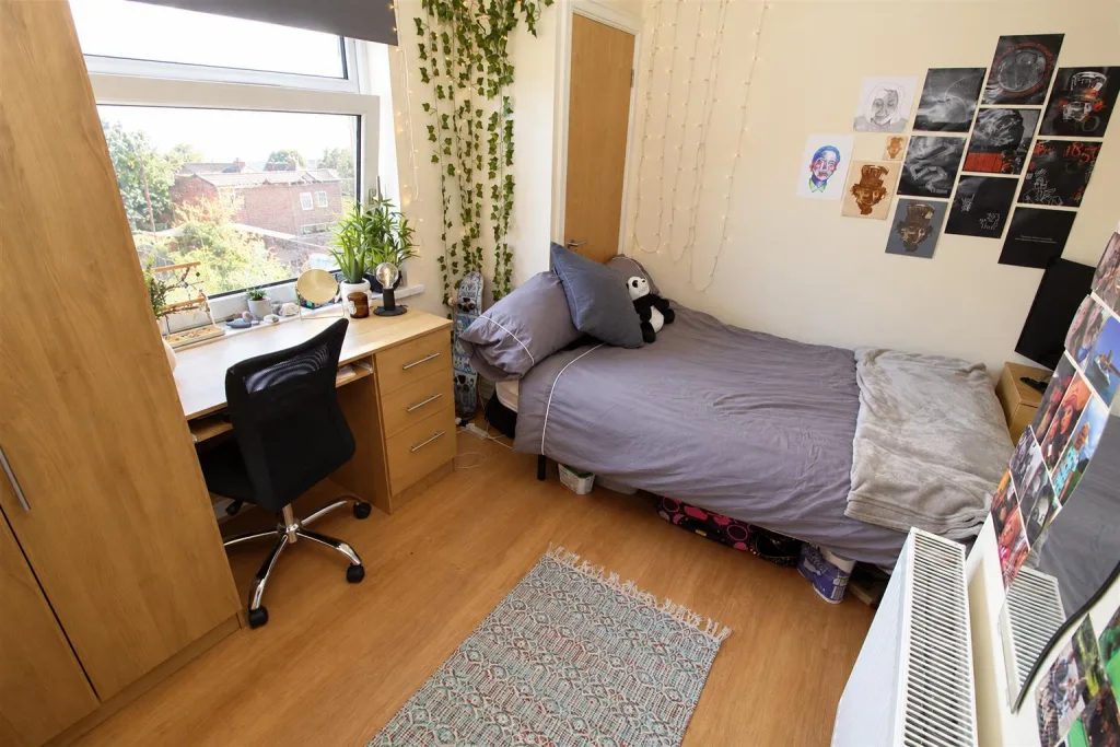 7 bedroom private hall for rent