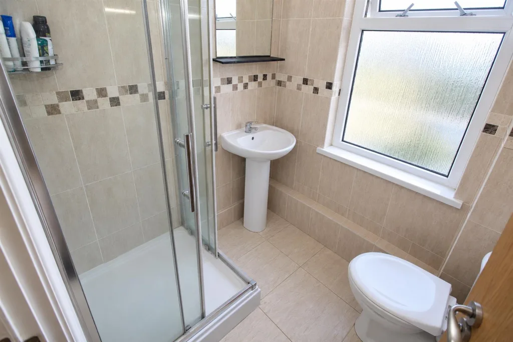 7 bedroom private hall for rent