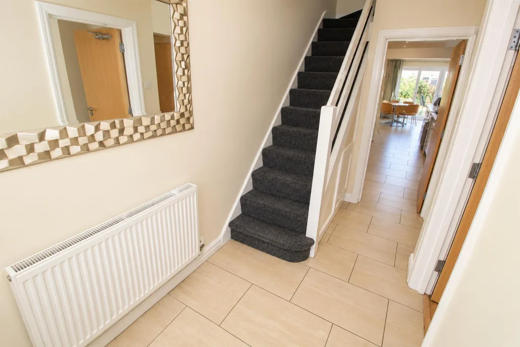 7 bedroom private hall for rent