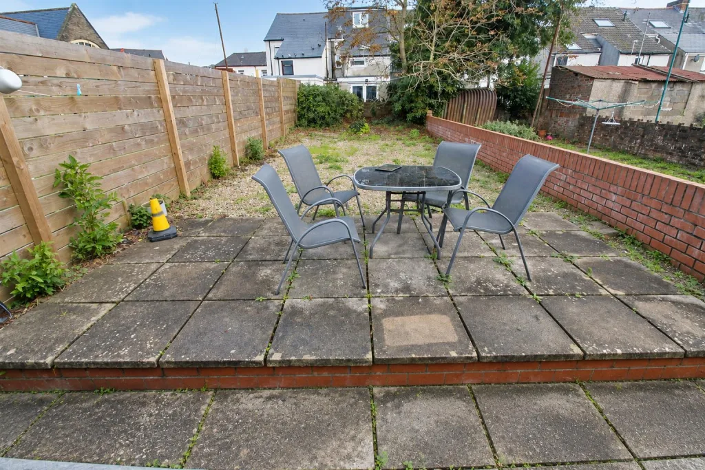 7 bedroom private hall for rent
