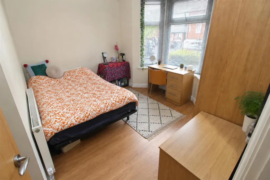 7 bedroom private hall for rent