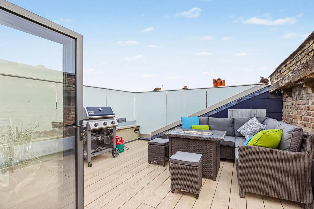 3 bedroom maisonette for rent