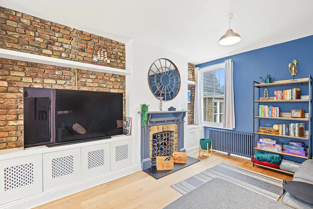 3 bedroom maisonette for rent