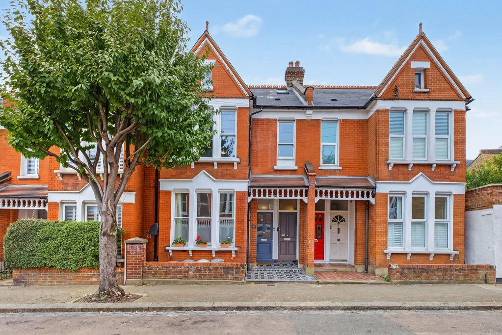 3 bedroom maisonette for rent