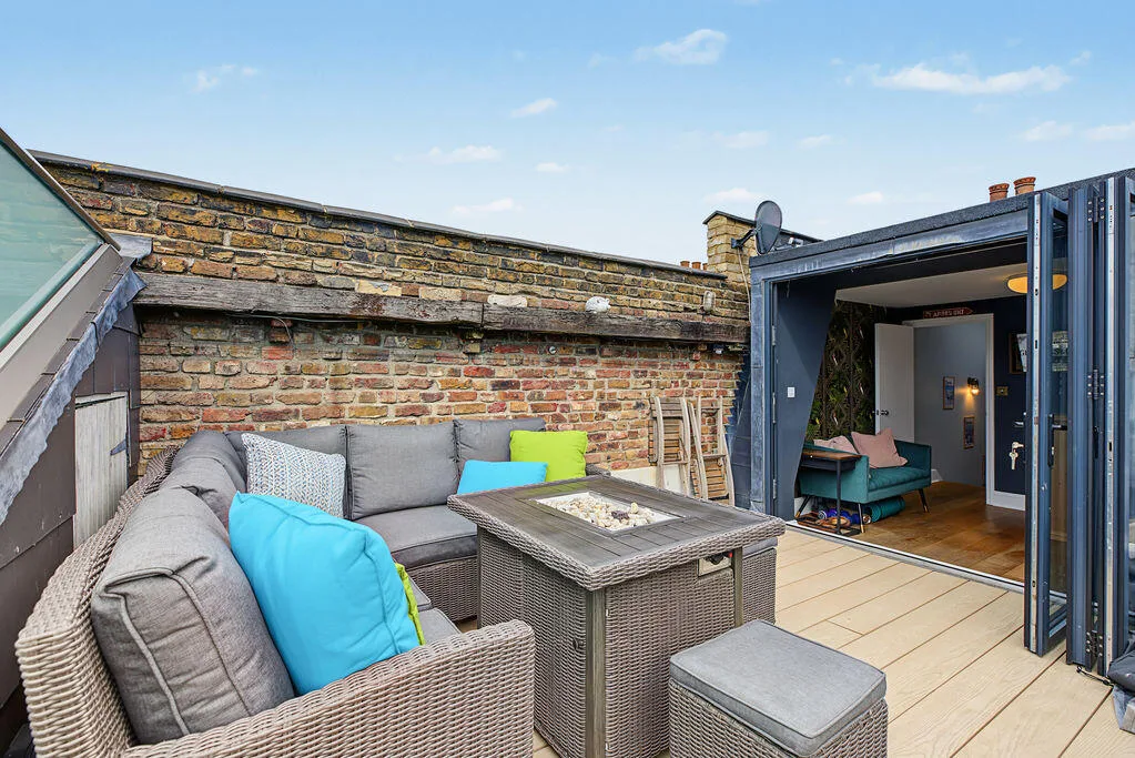 3 bedroom maisonette for rent