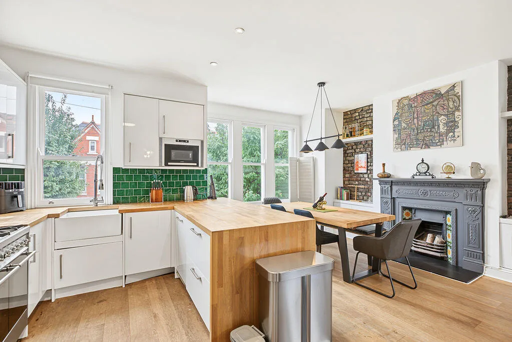 3 bedroom maisonette for rent