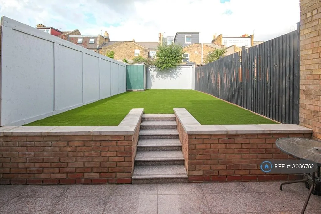 4 bedroom terraced house for rent