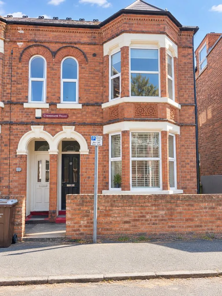 6 bedroom semi-detached house for rent