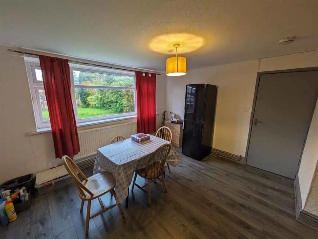 3 bedroom private hall for rent