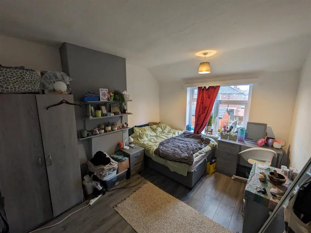 3 bedroom private hall for rent