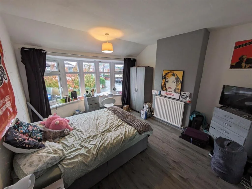 3 bedroom private hall for rent