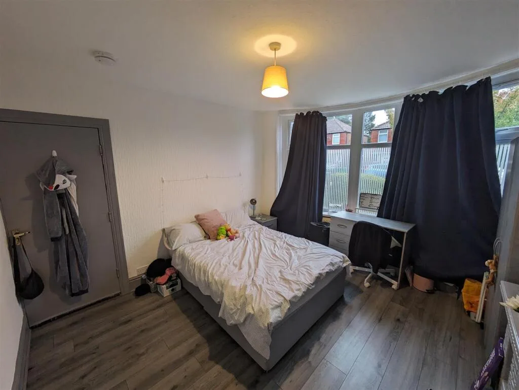 3 bedroom private hall for rent