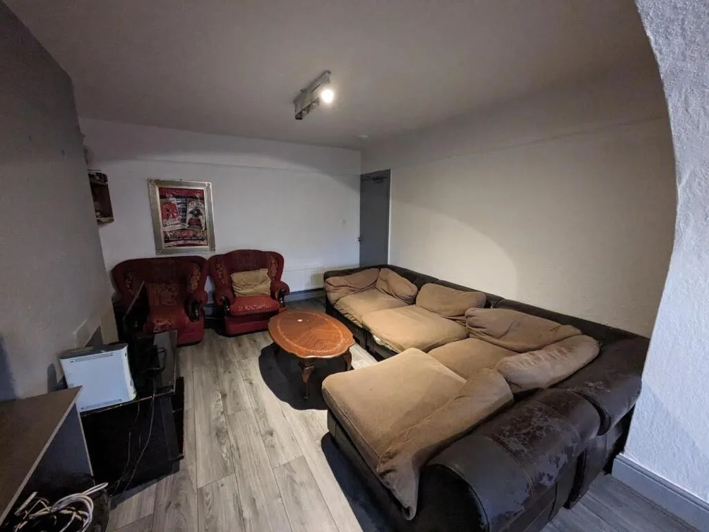 4 bedroom private hall for rent