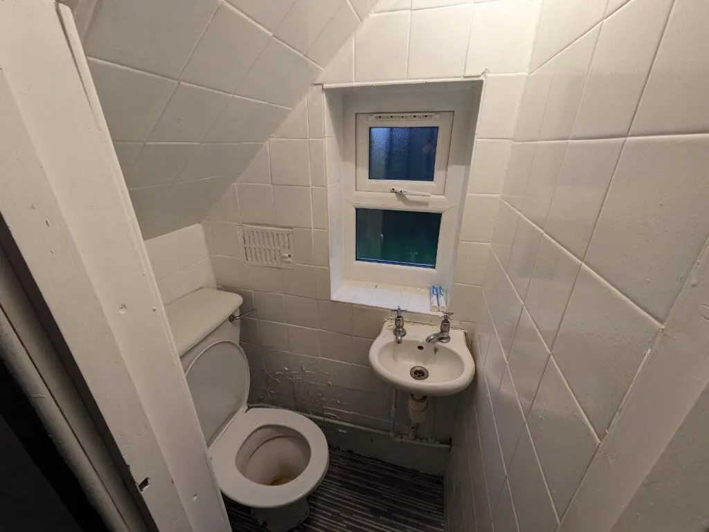 4 bedroom private hall for rent