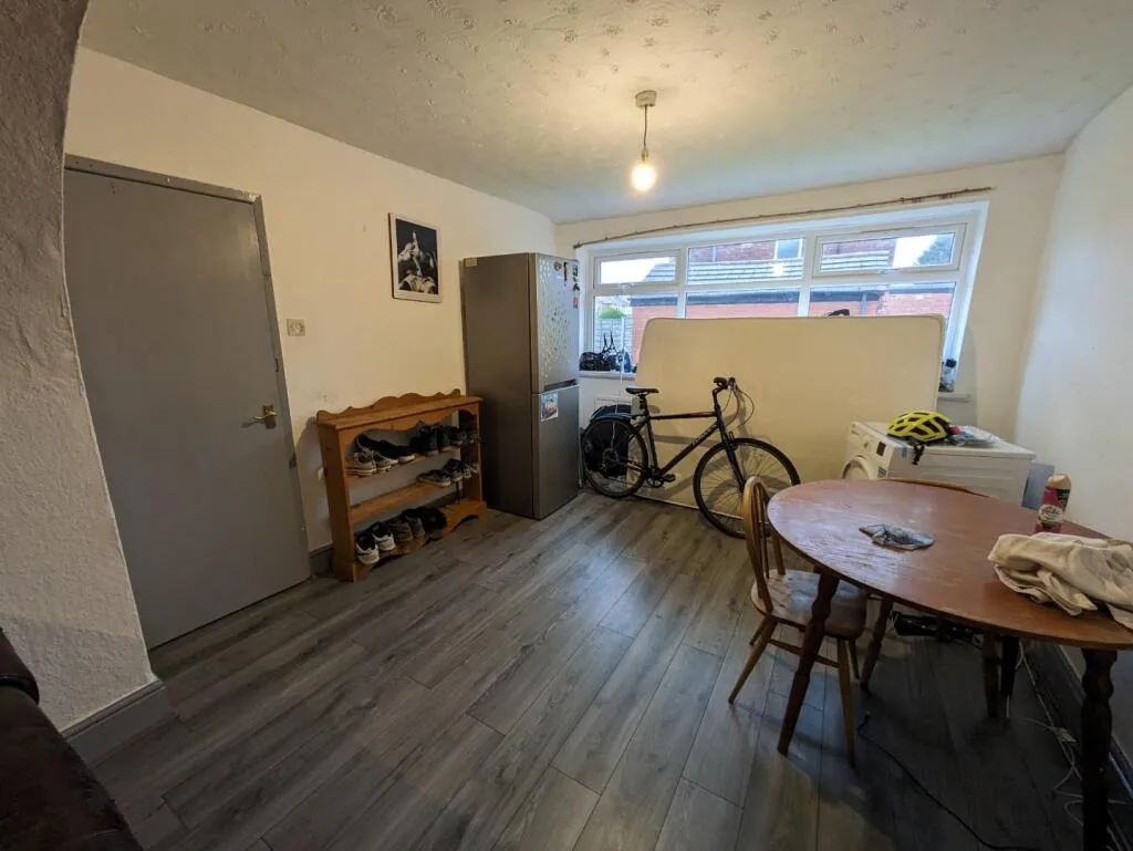 4 bedroom private hall for rent