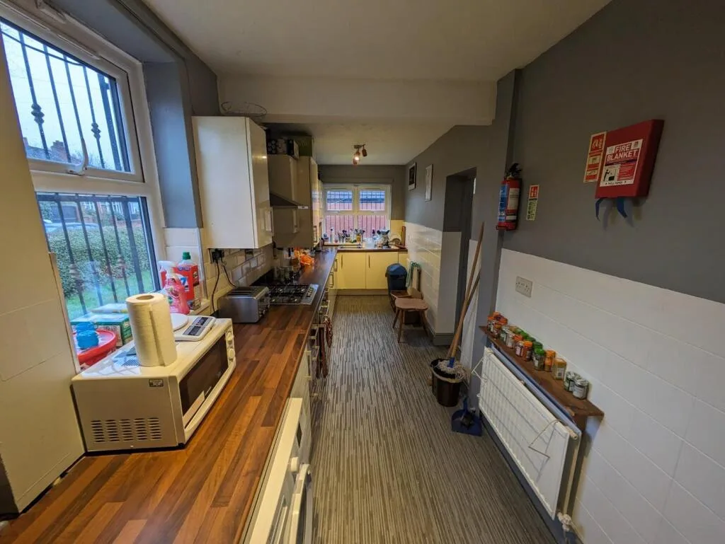 4 bedroom private hall for rent
