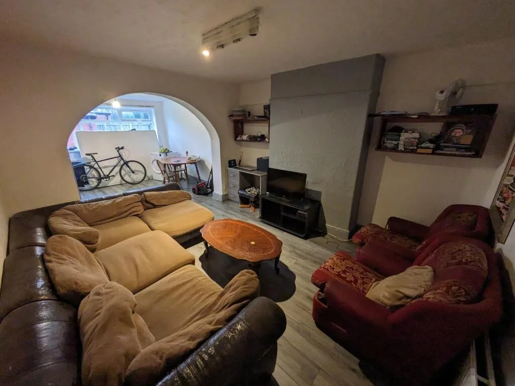 4 bedroom private hall for rent