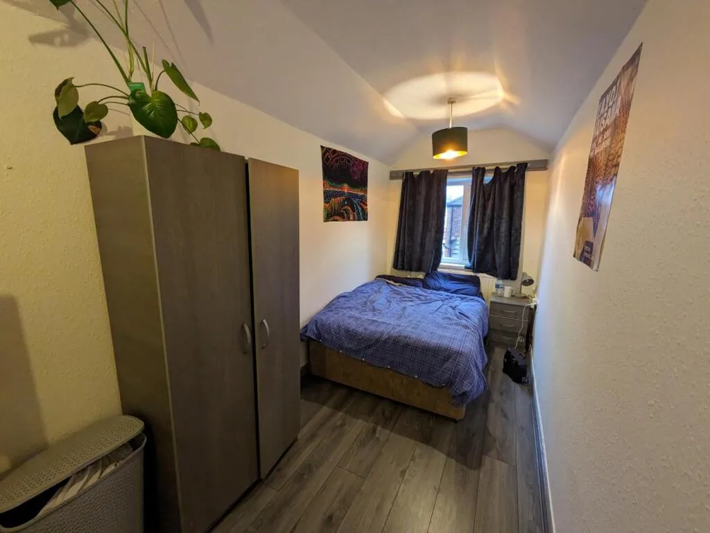 4 bedroom private hall for rent