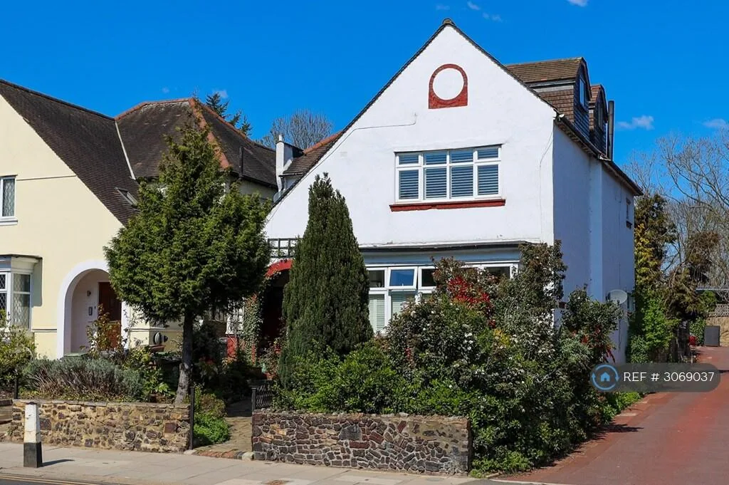 4 bedroom maisonette for rent