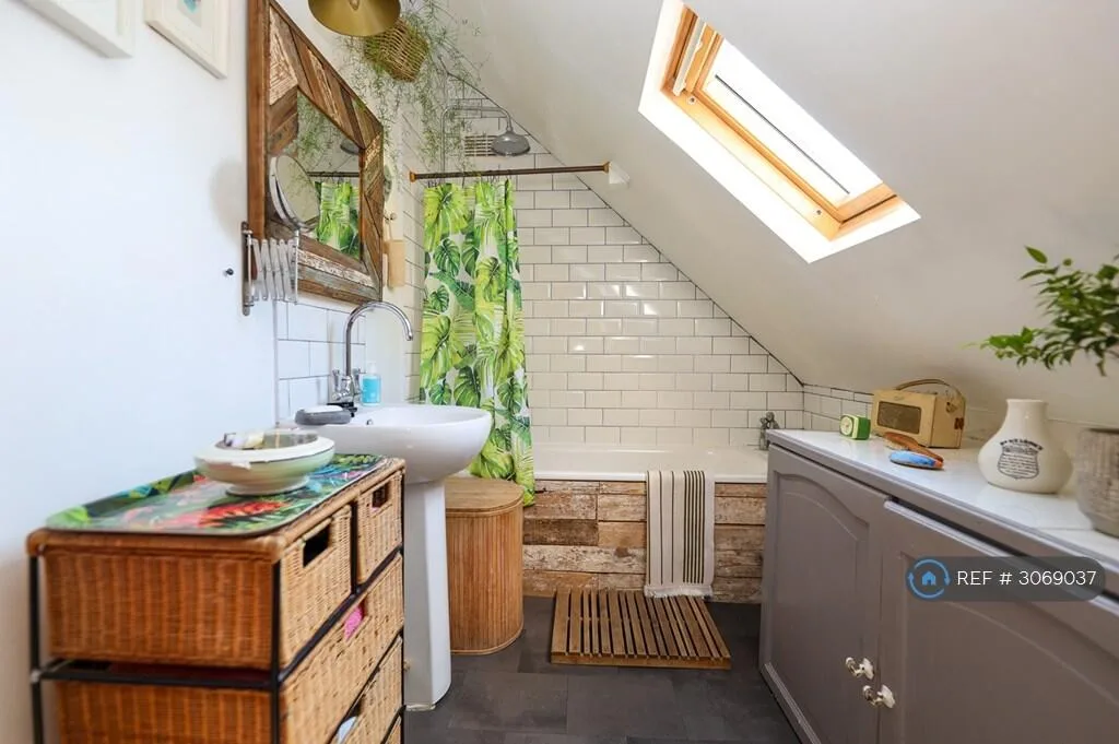 4 bedroom maisonette for rent