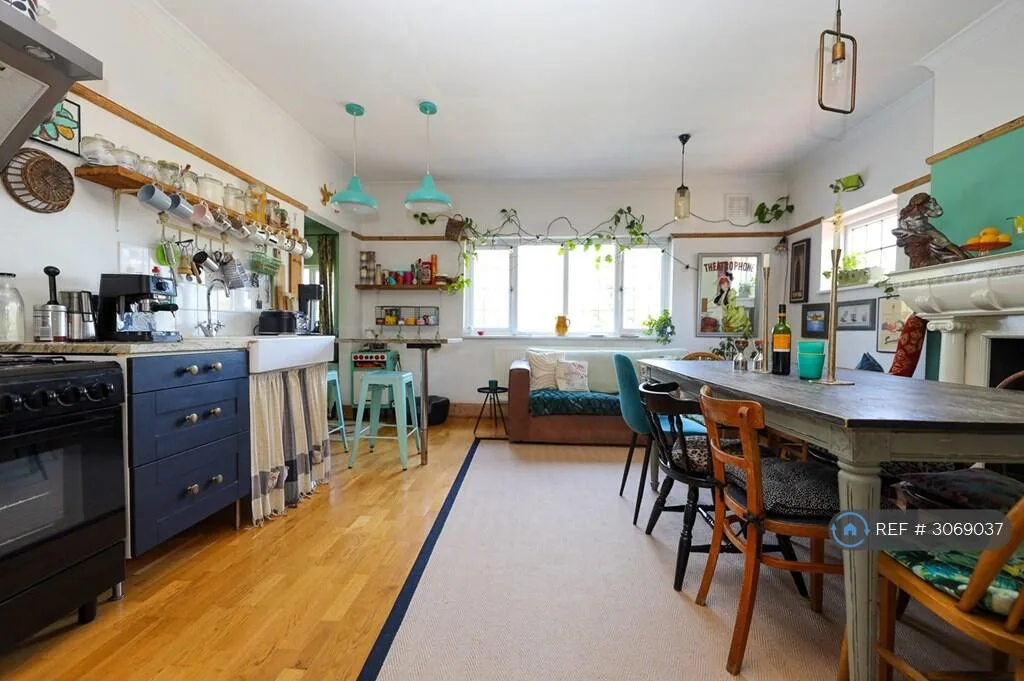 4 bedroom maisonette for rent