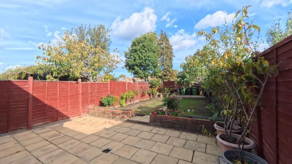 5 bedroom detached house for rent